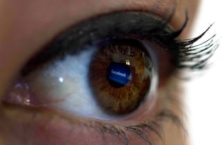 Facebook anunció la prohibición de videos falsos pero de aspecto realista, creados con inteligencia artificial y herramientas sofisticadas. Una tecnología conocida como deepfake. (ARCHIVO)