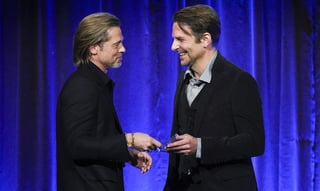 Durante la entrega anual de los premios National Board of Review celebrados el pasado miércoles, Brad Pitt se llevó el galardón a Mejor Actor de Reparto, entregado de manos de su gran amigo el actor Bradley Cooper. (ESPECIAL)