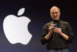 El 9 de enero de 2007 Steve Jobs le presentó al mundo un dispositivo móvil que, hasta la fecha, continúa vigente: el iPhone. (ARCHIVO) 
