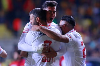 Emmanuel Gigliotti (espaldas) anotó el primer gol del torneo, que significó la victoria para la escuadra mexiquense. (JAM MEDIA) 