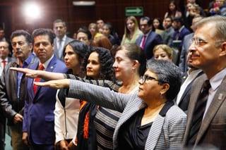 Raquel Buenrostro Sánchez y a Thalía Concepción Lagunas Aragón rindieron protesta durante una sesión de la Comisión Permanente. (TWITTER)