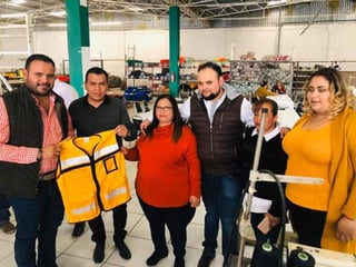Por la empresa estuvo el director general de grupo JYRSA, Ernesto Reyes G., y la directora de la planta Madero, Cecilia Vargas. (EL SIGLO DE TORREÓN)
