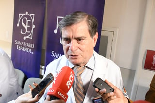 El director médico del Sanatorio Español, Guillermo Siller, informó sobre el estado de salud de los seis lesionados tras el tiroteo. (EL SIGLO DE TORREÓN)