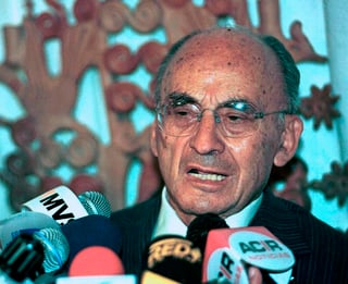 Luis Echeverría Álvarez, presidente de la República de 1970 a 1976, cumple este viernes 98 años de edad, que celebrará en su casa familiar de San Jerónimo Lídice, en la Ciudad de México. (ARCHIVO)