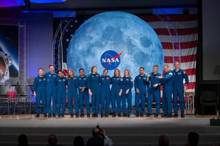 Cinco mujeres y seis hombres, uno de ellos hispano, entraron a las filas de la NASA tras haber realizado un curso de entrenamiento de más de dos años para participar en futuros viajes espaciales. (ARCHIVO) 