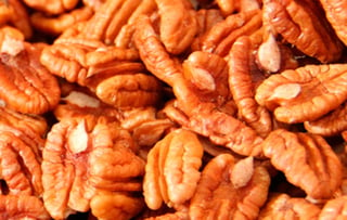 El consumo de nueces como parte de una dieta saludable podría estar asociado con el aumento de bacterias intestinales buenas, lo que contribuiría a reducir el riesgo de enfermedades cardíacas. (ARCHIVO)