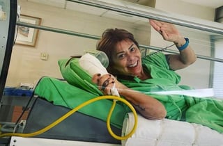 Alejandra Guzmán reconoció que la lucha por su salud, después de un procedimiento estético que le dejó secuelas, ha sido difícil y ya 'perdió la cuenta' de las cirugías a las que se ha sometido. (ESPECIAL)
