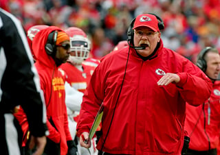 Andy Reid es el único de los cuatro coaches restantes en los playoffs, que ha dirigido un equipo en el Super Bowl. (AP)