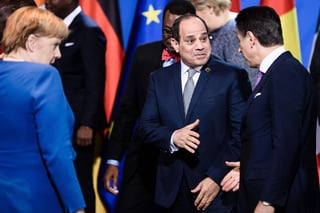 El presidente egipcio, Abdelfatah al Sisi (c) viajó a Alemania para tratar temas de seguridad. (ARCHIVO) 