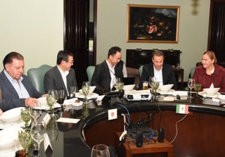 Directivos de la empresa japonesa Fujita sostuvieron ayer una reunión de trabajo con la presidenta municipal Marina Vitela. (VIRGINIA HERNÁNDEZ)