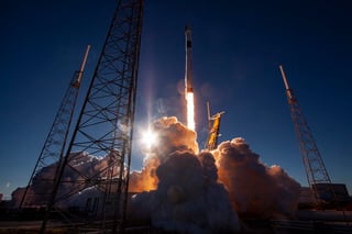 La compañía estadounidense aeroespacial SpaceX destruyó este domingo un cohete Falcon 9 luego de lanzarlo en Cabo Cañaveral, Florida (EUA). (ARCHIVO) 