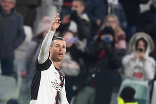Cristiano Ronaldo anotó los dos tantos de la Juventus en la victoria 2-1 sobre Parma. (AP)