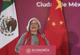 La secretaria de Economía, Graciela Márquez, representará a México en el Foro Económico Mundial de Davos de Suiza con la encomienda de estrechar lazos con otras naciones a fin de diversificar exportaciones y atraer inversión, informó este lunes la dependencia gubernamental. (ARCHIVO)