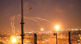Una fuente del Ministerio de Interior iraquí, que pidió el anonimato, informó a Efe de que tres cohetes cayeron en las proximidades de la sede diplomática, lo que hizo sonar las sirenas de alarma del edificio, que se pudieron escuchar en el perímetro de la Zona Verde.
(ARCHIVO)