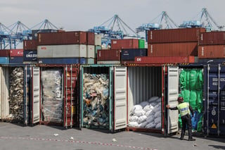 Se devolvieron 150 contenedores con más de 3,700 toneladas de plástico importado ilegalmente de 12 países. (ARCHIVO)