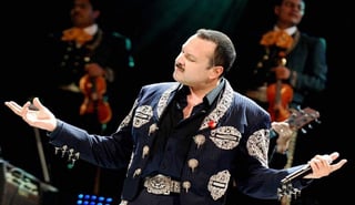 Tras criticar al Guadalajara, el cantante Pepe Aguilar fue blanco de diversos insultos, en redes sociales. (ESPECIAL)