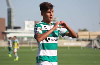 Emmanuel Ricardo Echeverría Mata cuenta con 16 años de edad y está jugando su tercer torneo con los Guerreros Sub 17. (ESPECIAL)