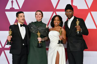 Actores. Rami Malek, Olivia Colman, Regina King y Mahershala Ali posan con sus estatuillas en Los Ángeles. (AP)