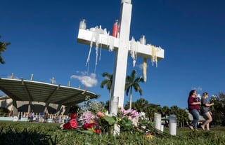 Una joven estudiante presente en la masacre del 2018 en una escuela secundaria en Florida todavía está demasiado traumatizada para ofrecer declaraciones formales. (ARCHIVO)