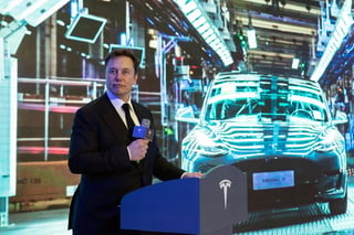 En la imagen se muestra al controvertido empresario Elon Musk, dueño de la firma Tesla, que ya vale 100 mil millones de dólares. (ARCHIVO) 