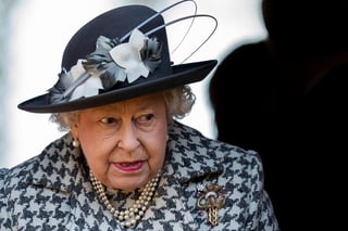 La reina Isabel II dio la aprobación real al tratado, con lo que finalmente quedó aprobado el retiro de Reino Unido. (ARCHIVO)