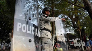 Integrantes de la Guardia Nacional que participaron en la contención de migrantes el fin de semana pasado en el Río Suchiate, en los límites de Chiapas y Guatemala, son investigados por la Secretaría de la Función Pública (SFP) por el “posible uso excesivo de la fuerza”. (EL UNIVERSAL)