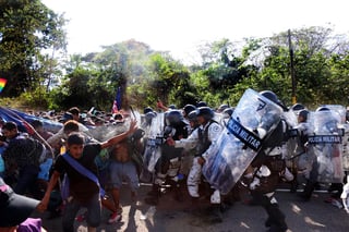 La oficina de Derechos Humanos de la ONU pidió a México evitar el uso de la “fuerza” para detener o dispersar a los migrantes de la caravana de centroamericanos al sur de su frontera. (EL UNIVERSAL)