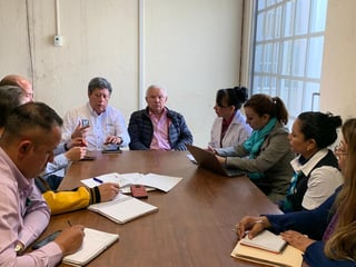 Este viernes las autoridades estatales del IMSS se reunieron con el personal directivo del Seguro Social en San Pedro. (DIANA GONZÁLEZ) 
