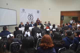 La firma del convenio se hizo ayer en el centro de convenciones 'Francisco Zarco' de Gómez Palacio.