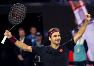 Roger Federer derrotó 4-6, 7-6, 6-4, 4-6, 7-6 a John Millman, en la tercera ronda del Abierto de Australia. (AP)