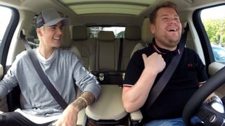 Circula. Video en el que se ve que la camioneta en donde van el presentador británico James Corden junto con Justin Bieber es remolcada, representantes argumentan que fue por seguridad. (ESPECIAL)