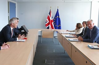 A partir de la Hora Cero, las conversaciones entre las delegaciones de Bruselas y Londres consistirán en la redacción de un nuevo acuerdo de libre comercio que reemplace la actual participación británica en el mercado común europeo. (EFE) 