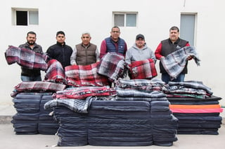 Se entregaron 40 cobijas y 30 colchonetas para el área de detenidos de la Dirección de Seguridad Pública Municipal de Lerdo. (CORTESÍA)