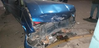 La noche del pasado domingo, dos camionetas protagonizaron un accidente vial en la zona centro de la ciudad de Gómez Palacio que dejó como saldo daños materiales por más de 30 mil pesos. (EL SIGLO DE TORREÓN)