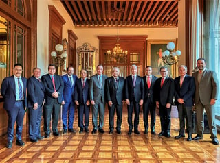 Tras comer con el presidente Andrés Manuel López Obrador en Palacio Nacional, los gobernadores del Partido Revolucionario Institucional (PRI) acordaron por unanimidad respaldar y adherirse al Instituto de Salud para el Bienestar (Insabi). (NOTMEX)