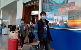 El avión llegó al aeropuerto Abelardo L. Rodríguez alrededor de las 14:30 horas desde Beijing, y con ello fue instalado nuevamente un filtro sanitario operado por personal de salud en el estado. (ESPECIAL)