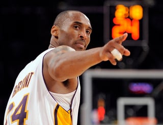 Kobe Bryant brilló intensamente con los Lakers de Los Ángeles, el equipo de sus amores. (ARCHIVO) 