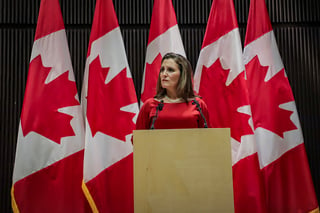 La primera viceministra canadiense, Chrystia Freeland, pidió a la oposición de su país participar en esta decisión comercial. (NOTIMEX) 