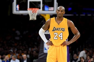 En 20 años de carrera, Kobe depositó en sus cuentas 659 millones de dólares en salarios y patrocinios. (ARCHIVO)