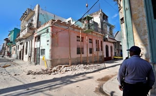 Tres niñas de 11 y 12 años murieron al desprenderse el balcón de un edificio en La Habana Vieja. (EFE) 