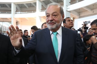 El empresario mexicano se mantiene como el hombre más rico del mundo y ahora más cercano a la política. (ARCHIVO) 