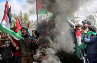 Miles de palestinos salieron a las calles en la Franja de Gaza, Cisjordania y Jerusalén, para protestar contra el 'Acuerdo del Siglo' del presidente Trump. (EFE)