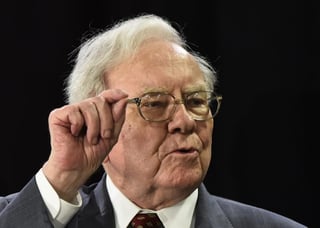El multimillonario Warren Buffett se saldrá del negocio de los diarios. (ARCHIVO) 