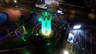 Con un espectáculo de luces fue inaugurado el 'Torreoncito'. (EMMANUEL AZUARA)