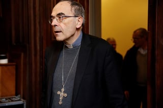 Una corte de apelaciones absolvió el jueves a un cardenal francés acusado de encubrir el abuso sexual de menores en su diócesis. (ARCHIVO)