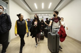 Los estudiantes de Guanajuato pasaron por tres filtros antes de llegar al estado: una en Corea del Sur, otro en la Ciudad de México y finalmente en el aeropuerto de Guanajuato. (ESPECIAL)
