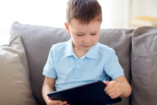 Existe la preocupación de que los menores tengan acceso a contenido no apropiado para su edad en internet. De ahí la importancia de conocer y activar herramientas que restrinjan las páginas web. (ARCHIVO) 
