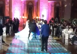 A través de redes sociales circula un video donde se ve la ceremonia de boda de una pareja. (ESPECIAL)