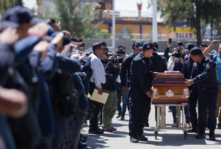 Desde 2018 hasta enero de 2020 fueron asesinados en México al menos 953 policías, reflejando la ola de violencia que vive el país, según un informe divulgado este martes por la organización Causa en Común. (ARCHIVO)
