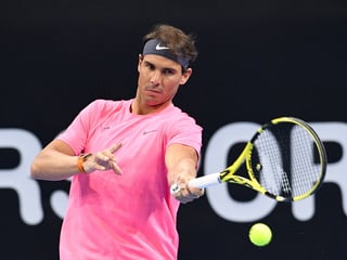 Rafael Nadal derrotó 6-4, 6-3 a David Ferrer en un duelo de exhibición de la nueva academia de tenis de 'Rafa' en Kuwait. (EFE)